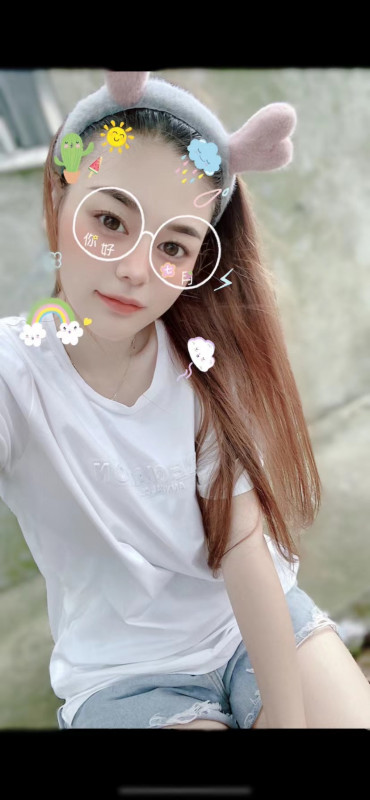 盛天雨荷